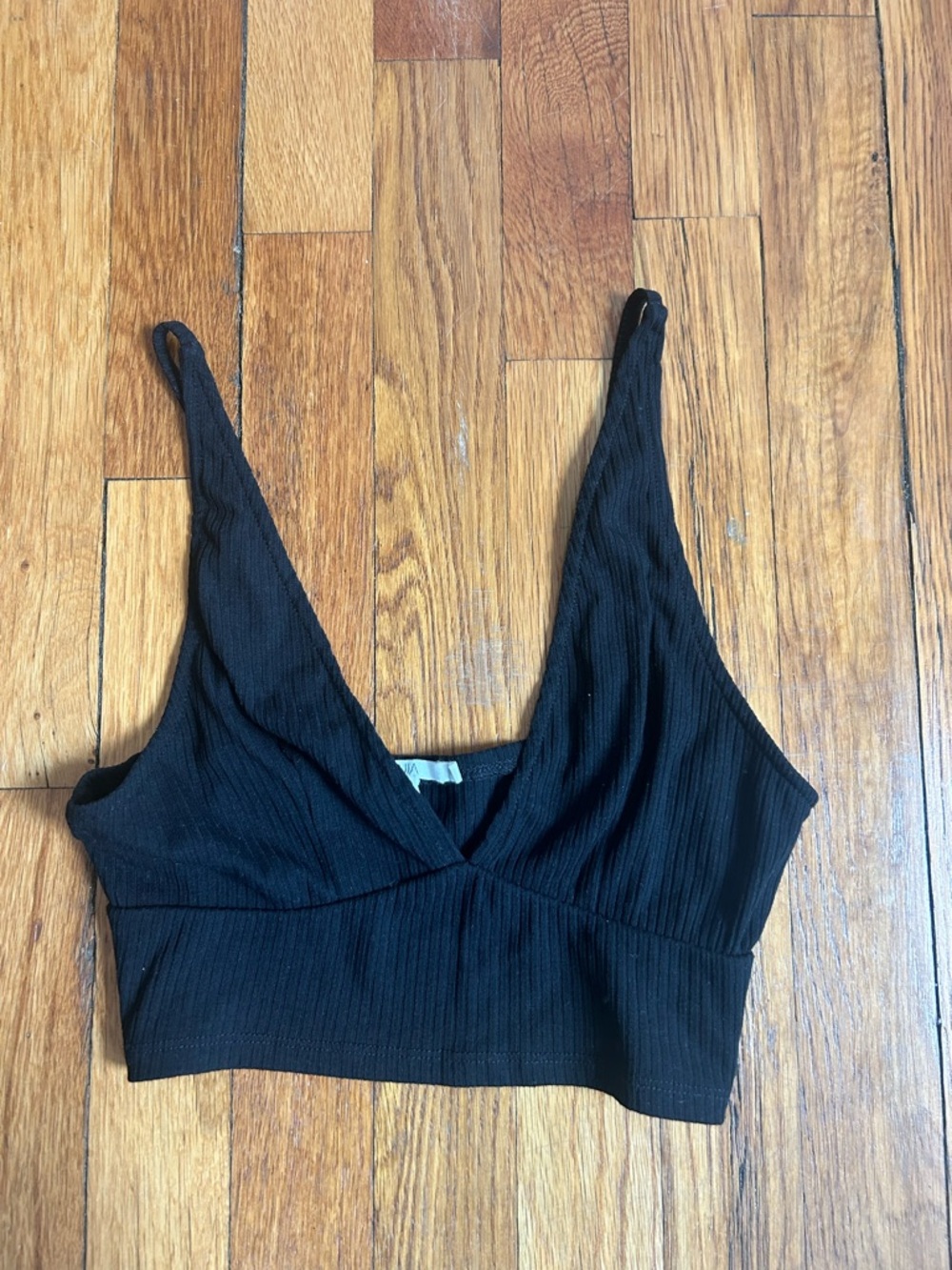 Black Ribbed V-Neck Cropped Tank Top